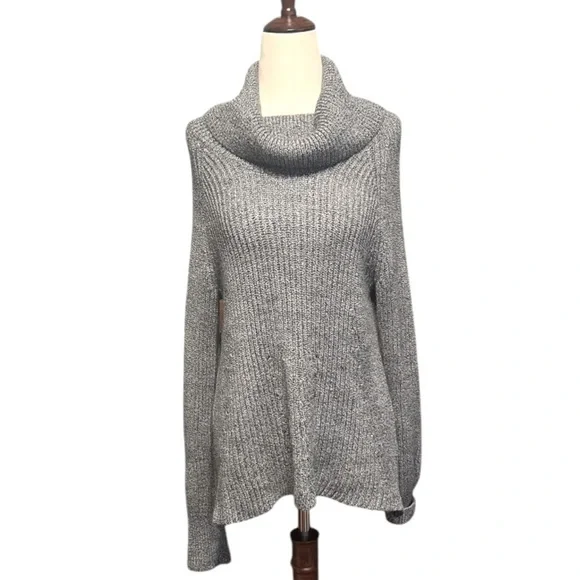 Banana Republic Oversized Italian Wool Turtleneck Sweater - Picture 5 of 5